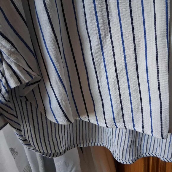 Liz Claiborne Blouse-y Blue Striped Long Sleeve Buttoned Shirt Blouse Size L - Picture 2 of 8